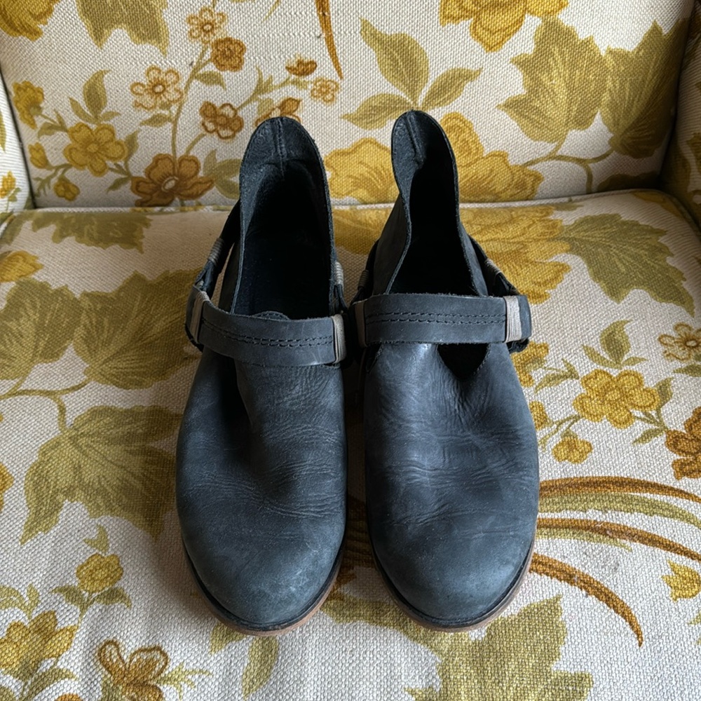 Free people shoes. Black size 9/40.
